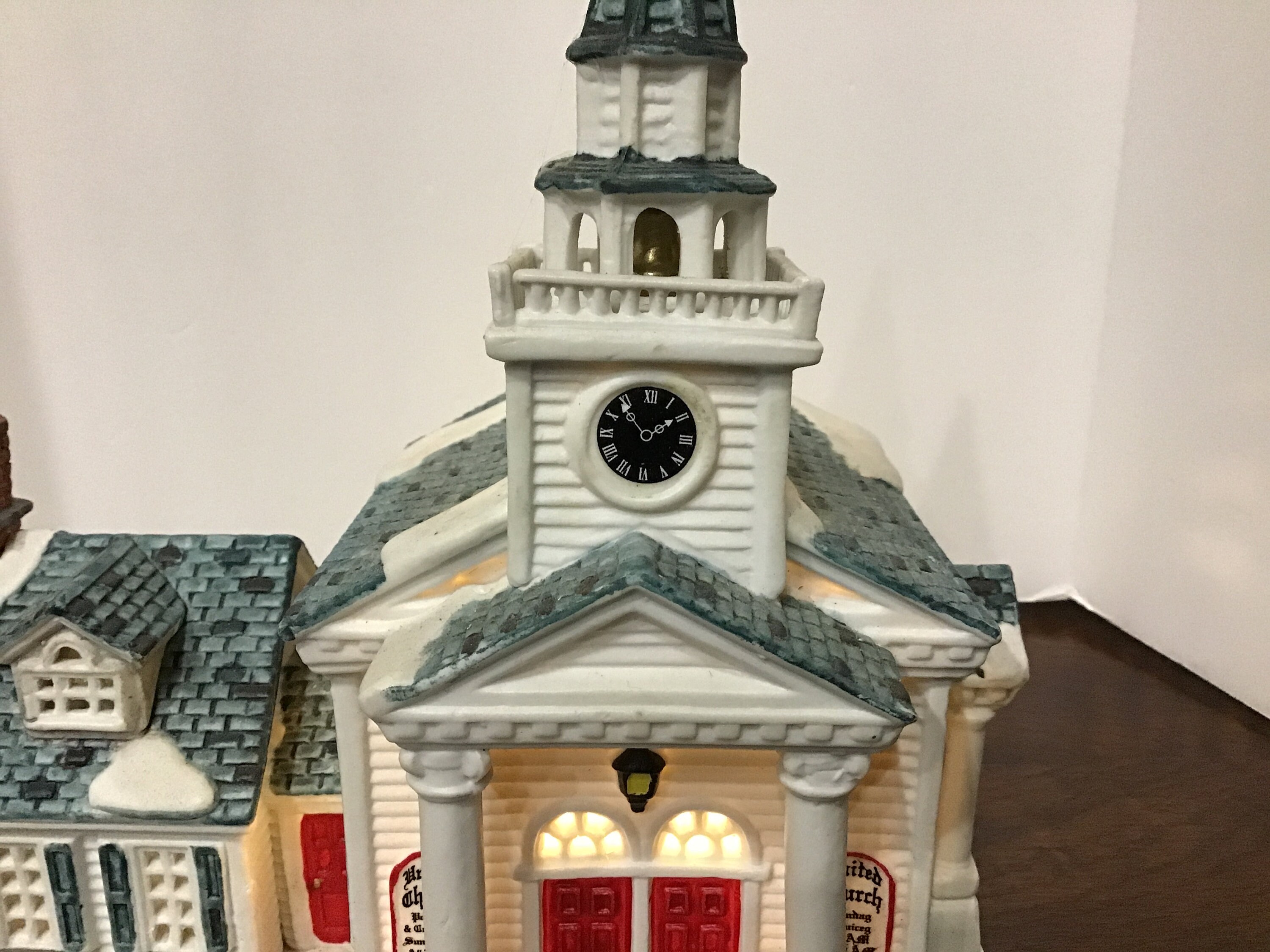The New Village Church avec alimentation électrique Réf. 45261