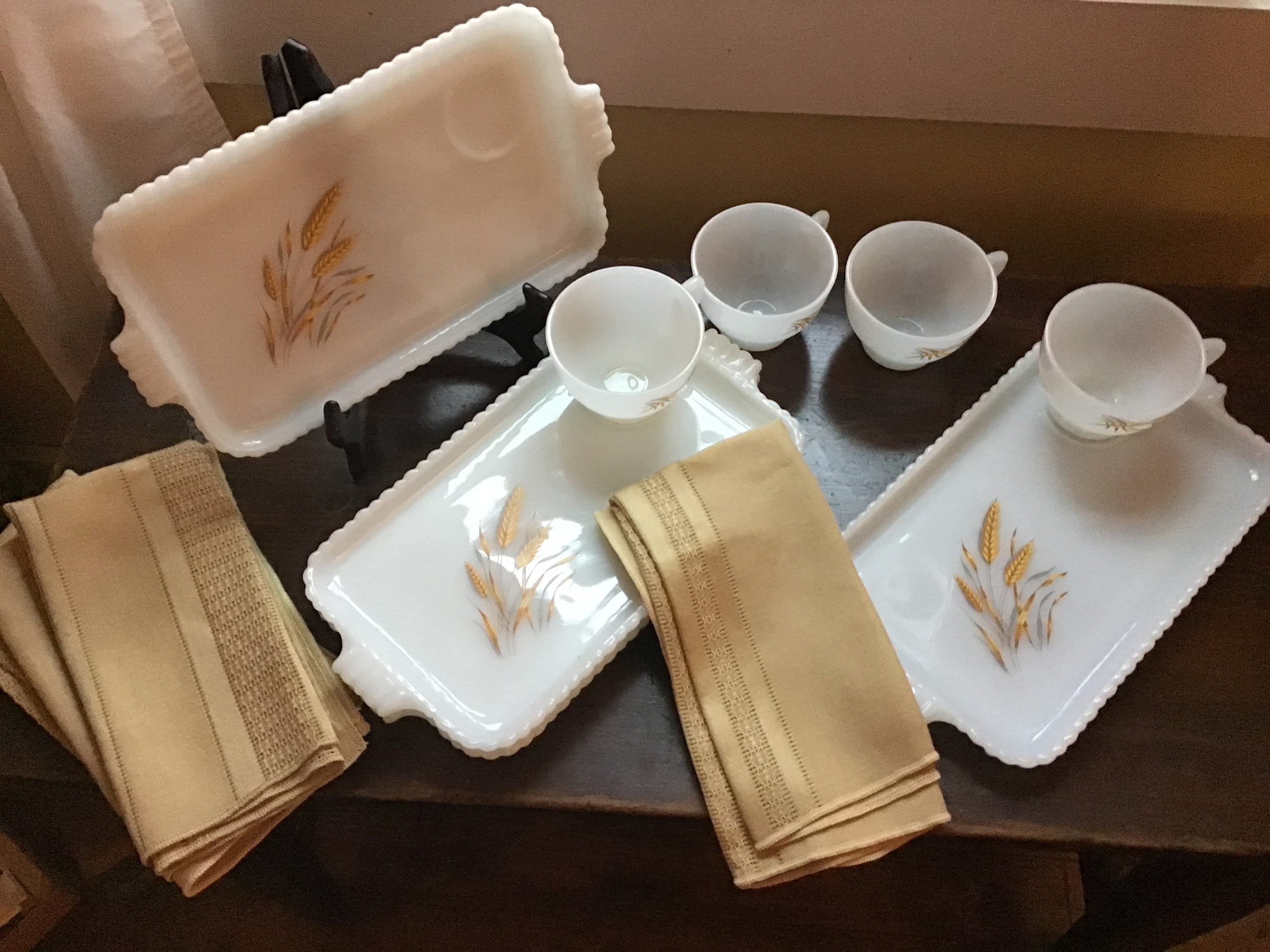 Anchor Hocking snack set 4セット　元箱入り Anchor Hocking Fire King Milk Glass HARVEST WHEAT Snack Plates and