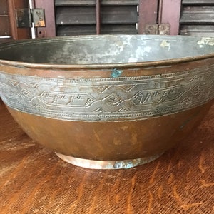 Large Vintage Old Brass, Copper, Metal Bowl, Tibetan Singing Bowl, Fruit Bowl, Table, Shelf Decor Vintage, Farmhouse, Cabin, Decor