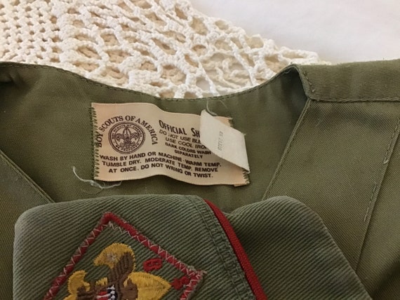 ヴィンテージ ボーイスカウト シャツ、ベルト、帽子、バッジ 1970 年代