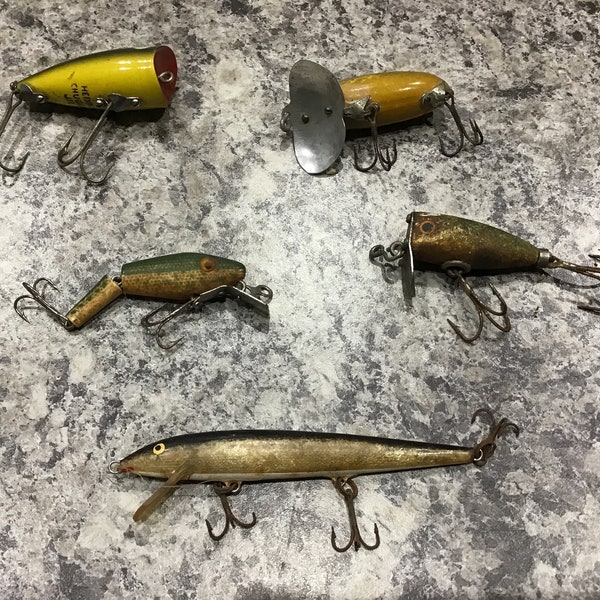Vintage Fishing Lures, Collection of 5 Lures Vintage Wood Lures, Cabin, Man Cave Lodge, Fishing Decor