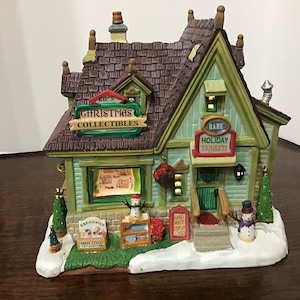 Lemax Christmas Village “Kips Christmas Collectibles” Lighted  Building, Christmas Decor Collectible