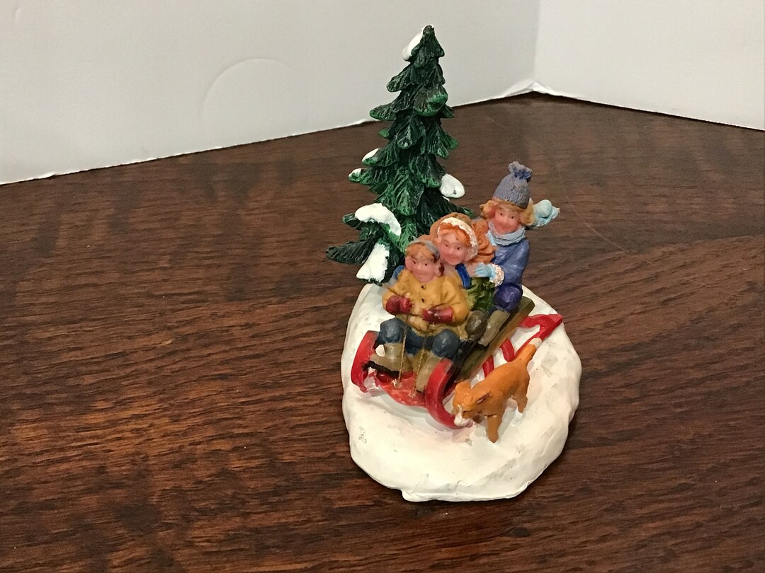 Lemax 02927 Christmas Village Figurines