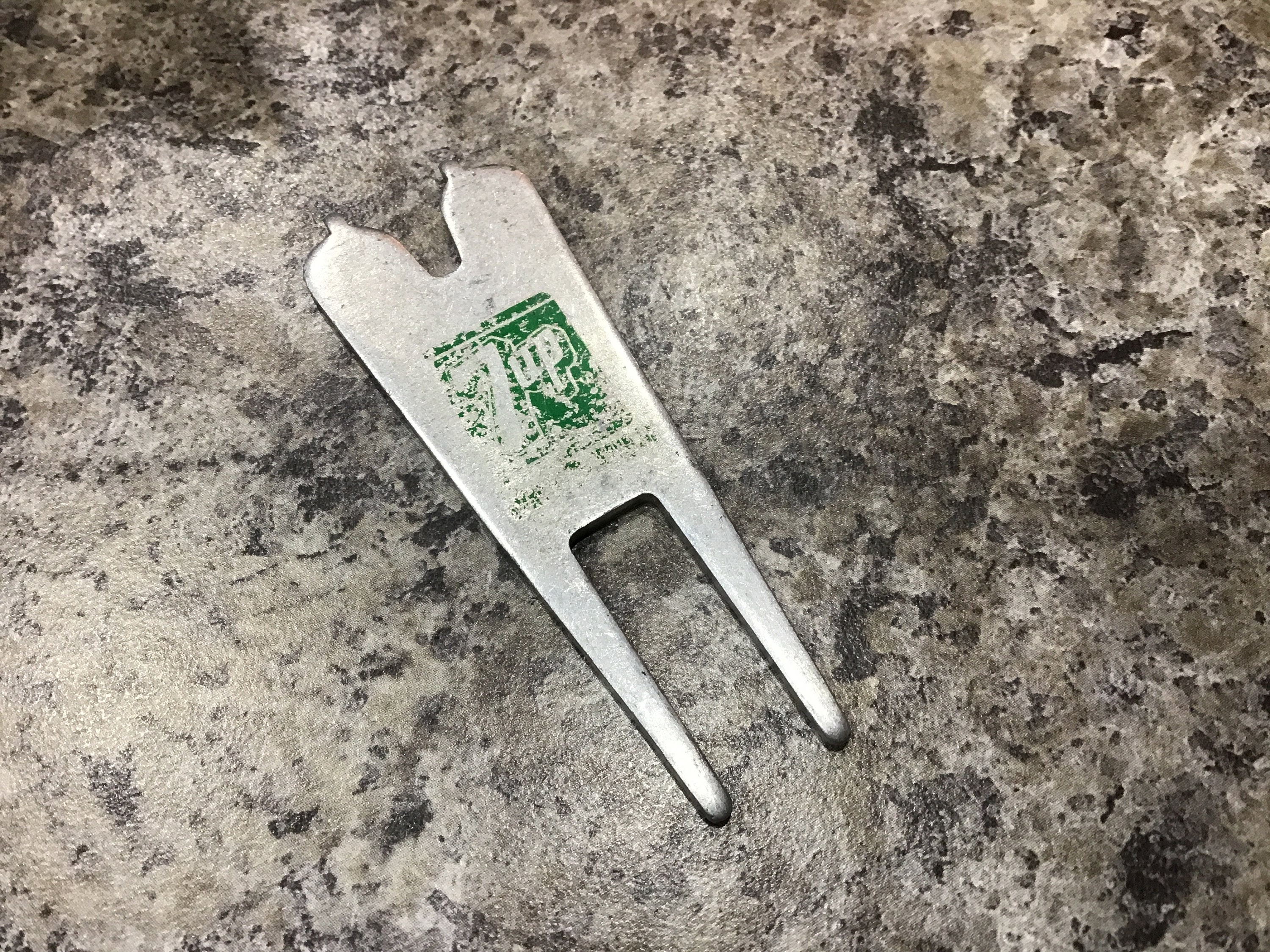 Outil De Divot (releveur De Pitch) En Bois De Tigre - Marque Nike - Rare Et Neuf