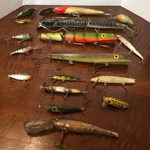 Collection of 11 Vintage Fishing Lures sold at auction on 28th January