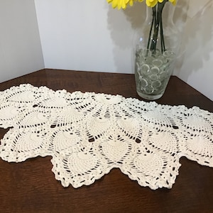 Vintage DOILIES SET Crochet Table Runner, Centerpiece, Boutique