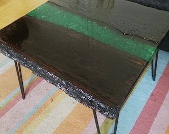 Mesa de epoxi, mesa de centro, mesa auxiliar de roble flameado con borde natural, mesa de centro