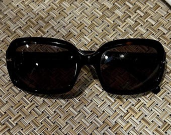 Vintage Valentino Rectangular Tortoiseshell Sunglasses - Y2K V-Logo Silver Temple