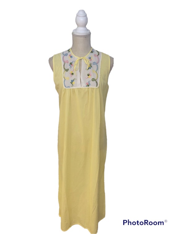 Vintage Yellow Embroidered 1970's Nylon Midi Slee… - image 2