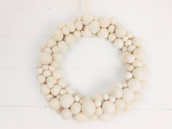 Christmas Wreath, White Wreath, Thanksgiving wreath, Christmas Decor, Winter wreath, Christmas porch, Xmas door decor, felt balls