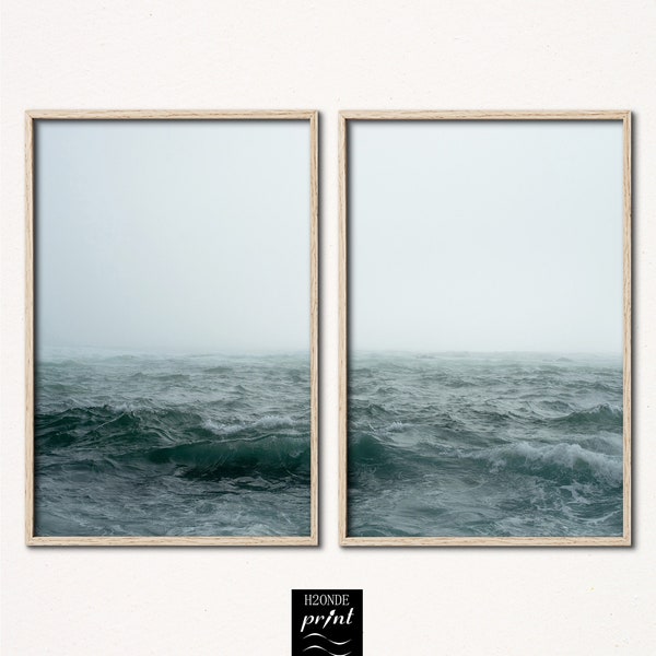 Océan brumeux ensemble de deux impressions vagues côtières tempête surf print foggy foam sea water poster photo 2 pièces art mural imprimable bleu foncé profond