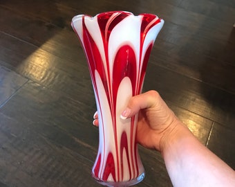 Vintage 25 cm polkagrisvas, rödvit vas i konstglas, Murano-vas i polkagris från mitten av århundradet, rödvit, strippad 25 cm vas, julvas, oanvänd