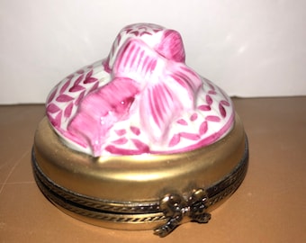 Limoges Hat Box, Limoges Pink Hat Box, Hand painted Trinket Box, Peint Main Trinket Box. Vintage Collectibles, Limoges Pink Trinket Box