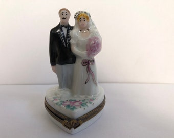Peint Main Wedding Couple, Limoges Box Wedding, Peint Main Bride Groom Trinket Box, Hand painted Wedding Box, Gift Bride and Groom