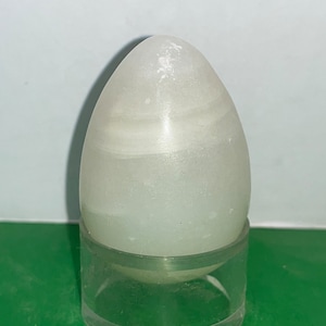 White Marble Stone Egg, Hand Cut Polished White Swirl Marble Egg on Stand, Beige White Marble Egg, Natural Stone Egg