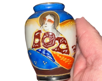 Vintage Asian Satsuma Hand Painted Vase, 1900 Occupied Japan Moriage Mini Vase, Moriage Satsuma 2 1/2" Vase, Immortal Vase Japan, Good