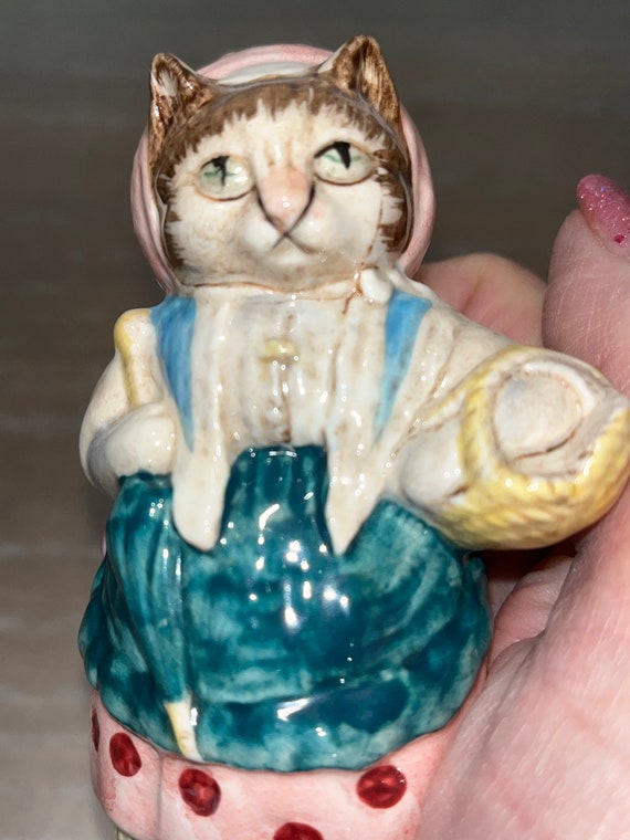 ビアトリクスポター置物 猫のリビー ピーターラビットシリーズの登場