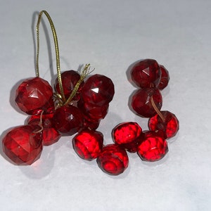 Vintage Faceted Grape Ornament, Mid Century Red Faceted Cluster Ornament, Grape Cluster Clear Red, Grapes Twisted Vine Wired