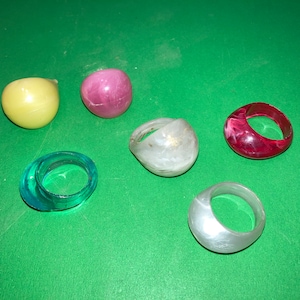 6 Plastic Rings, 1960 plastic Colored Ring, Childrens Plastic Rings
