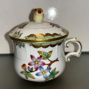 Vintage 2 pc HEREND Queen Victoria Cup and Lid, Queen Victoria VBO Pot de Cream Cup, Queen Victoria with Bird Finial, Herend 739, Mint