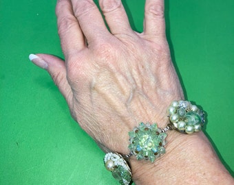 Vintage Beaded Earring Bracelet, 1950 to 1960 Earring Button Bracelet, 7" Wearable Vintage Earring Bracelet, Green Vintage Bracelet