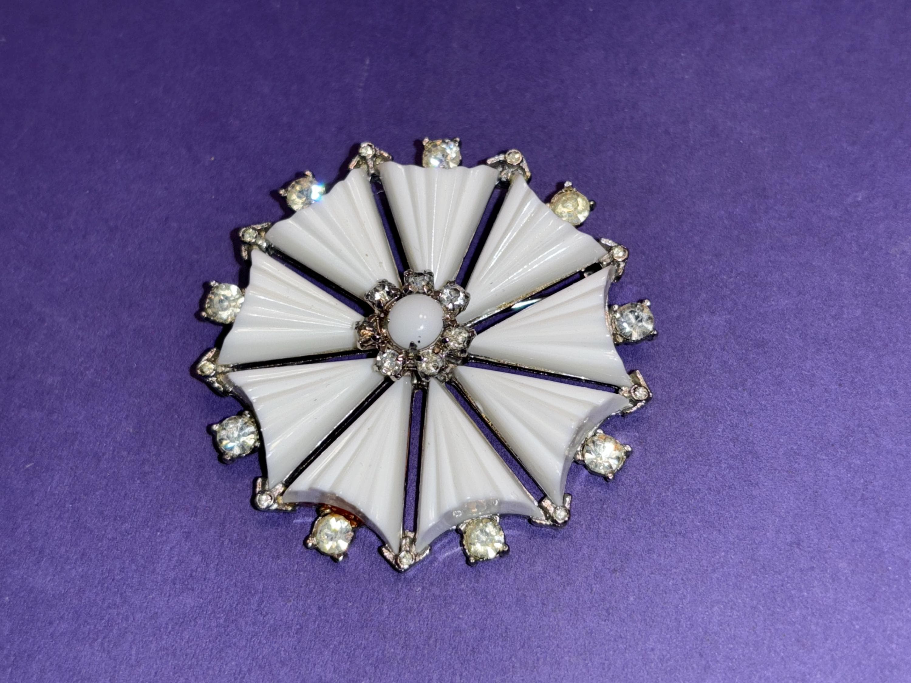 美品☆クレーマー(Krameer)40,50年代ニューヨークブランド、ブローチ Kramer of Ny Jewelry - Etsy