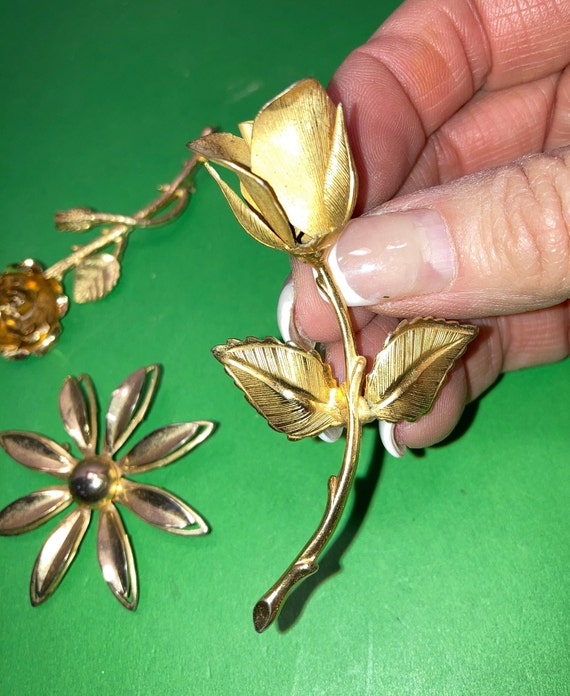 3 Vintage Gold Flower Pins, Gold Daisy Pin, Giova… - image 3