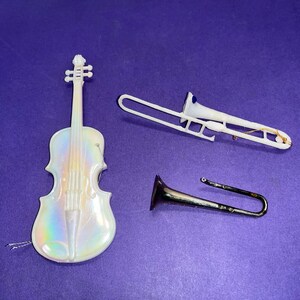 3 Stück Vintage Hong Kong Luster Violine Verzierung, Vintage Hong Kong Horn Verzierung, 1950 Kunststoff irisierende Geige Verzierung, gut