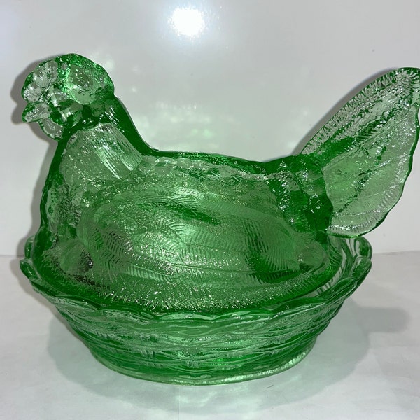 Vintage Green Glass Hen, Vintage Green Hen on Nest, 6 1/2" Long Green Glass Lidded Chicken, Vintage Nesting Hen Green, Mint