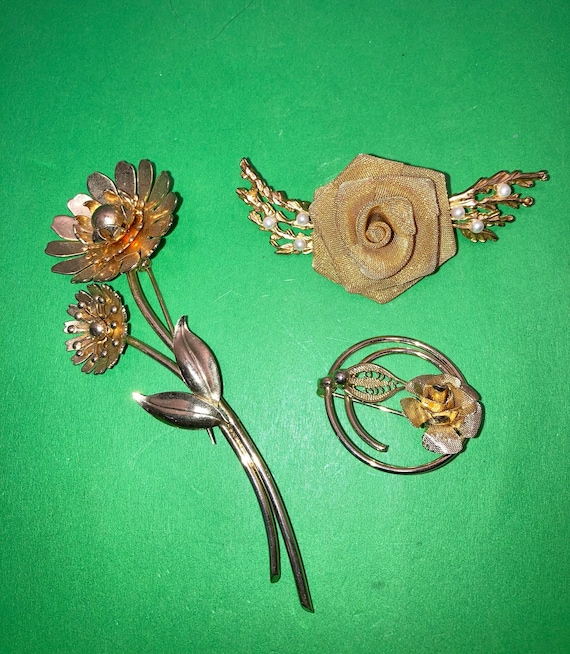 3 Vintage Gold Flower Pins, Gold Mesh Rose with Pe