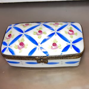 Vintage Limoges Box, Peint Main Cobalt Blue Ribbon Trinket Box, Hand painted Pink Roses Limoges Box, Limoges Peint Main Trinket Box, Mint