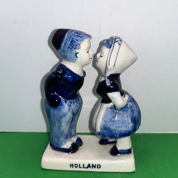 Vintage Dutch Kissing Children, figurines bleu de Delft, garçon et fille de Delft, bleu blanc, Pays-Bas, 5 pouces, figurines signées Delft s'embrassant