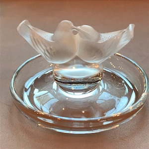 Lalique Love Bird Ring Bowl Dish, Lalique Frosted Birds, signed Lalique Pin Tray, French Crystal Lalique Kissing Birds Ring Holder, Good