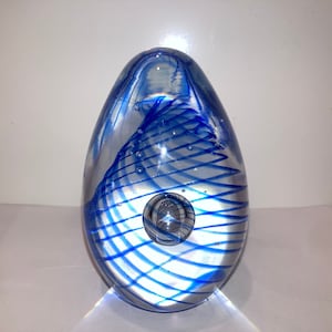 Vintage Venetian Blown Glass Egg, Egg Shape Paper Weight, Vintage Swirl Blue Art Glass Egg, Vintage Art Glass Bubble Paperweight, Mint
