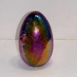 Iridescent Art Glass MSH 87 Egg, Controlled Bubble Confetti Egg, Iridescent Carnival Glass Egg, Mt St Helens Art Glass Egg
