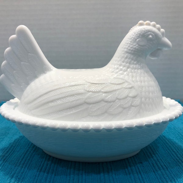 Vintage Indiana Milk Glass Covered Hen, Beautiful White Milk Glass Sitting Chicken, Indiana White Hen on a Nest, Mint