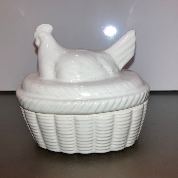 Vintage Milk Hen on Nest, Vintage Japan Nesting Chicken, White Ceramic Sitting Chicken, Mini Hen on Nest Trinket Dish, Mint