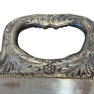 Internationell silverpläterad 25" Butlersbricka, W&S Victoria 240 Silver serveringsbricka, Silver Sandwich serveringsbricka, Silverfat med fot, SE bild 8