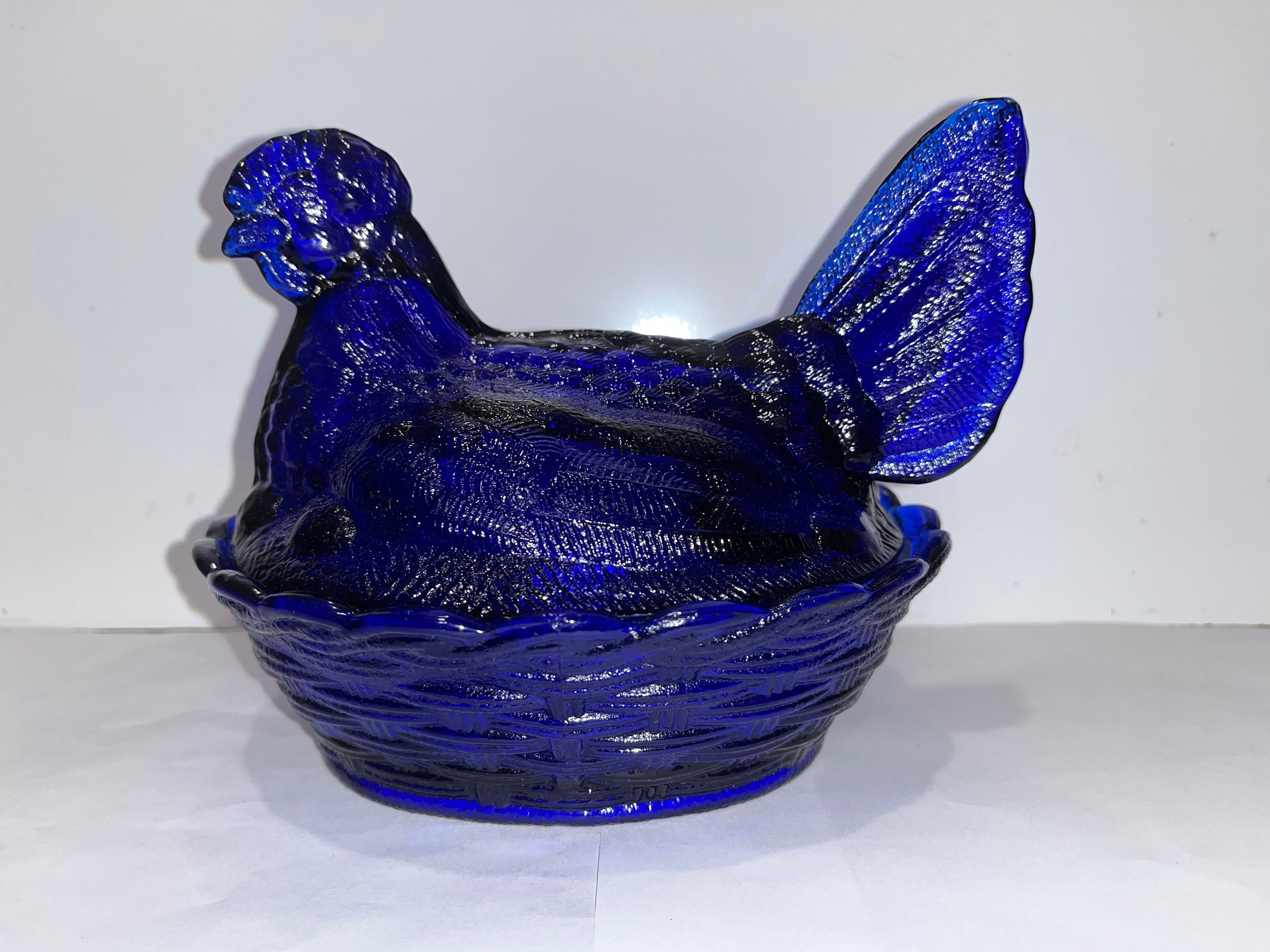 Poulet couvert en verre bleu cobalt vintage, poule pondeuse en verre bleu cobalt, poule pondeuse en verre bleu cobalt vintage, bol avec couvercle, menthe