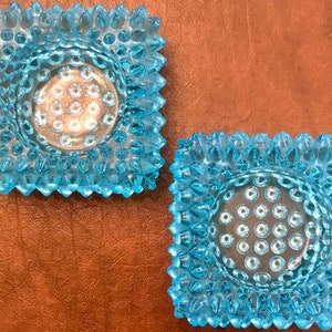 Paar Vintage Fenton Hob Knob Kerzenhalter, Türkisglas Fenton Votiv Kerzenhalter, Set mit 2 Cut Crystal Kerzenhaltern