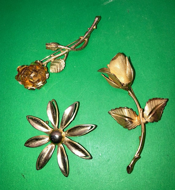 3 Vintage Gold Flower Pins, Gold Daisy Pin, Giova… - image 2
