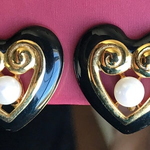 Vintage Gold Black Heart Pearl Clip On Earrings, Gold Black Earrings, Black Heart and Pearl Earrings, Heart Pearl Clip On Earrings