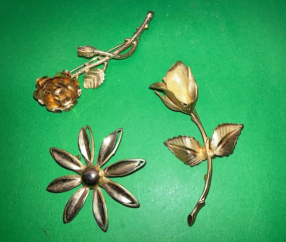 3 Vintage Gold Flower Pins, Gold Daisy Pin, Giova… - image 1