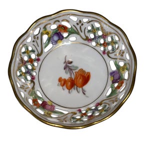 Antieke Schumann-dresdenkom van 3 inch, antiek Schumann-kasteel met bloemen doorboorde 3 inch trinketschaal, Schumann-schaal met netvormige ring, mint