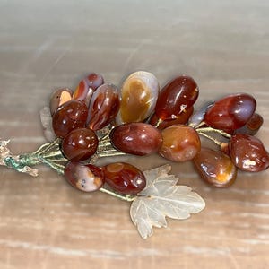 Vintage Chinese Carved Grapes, Carnelian Quartz Grape Cluster, Carved Carnelian Grapes, Agate Carved Grapes, Carved Stone Leaves, NICE