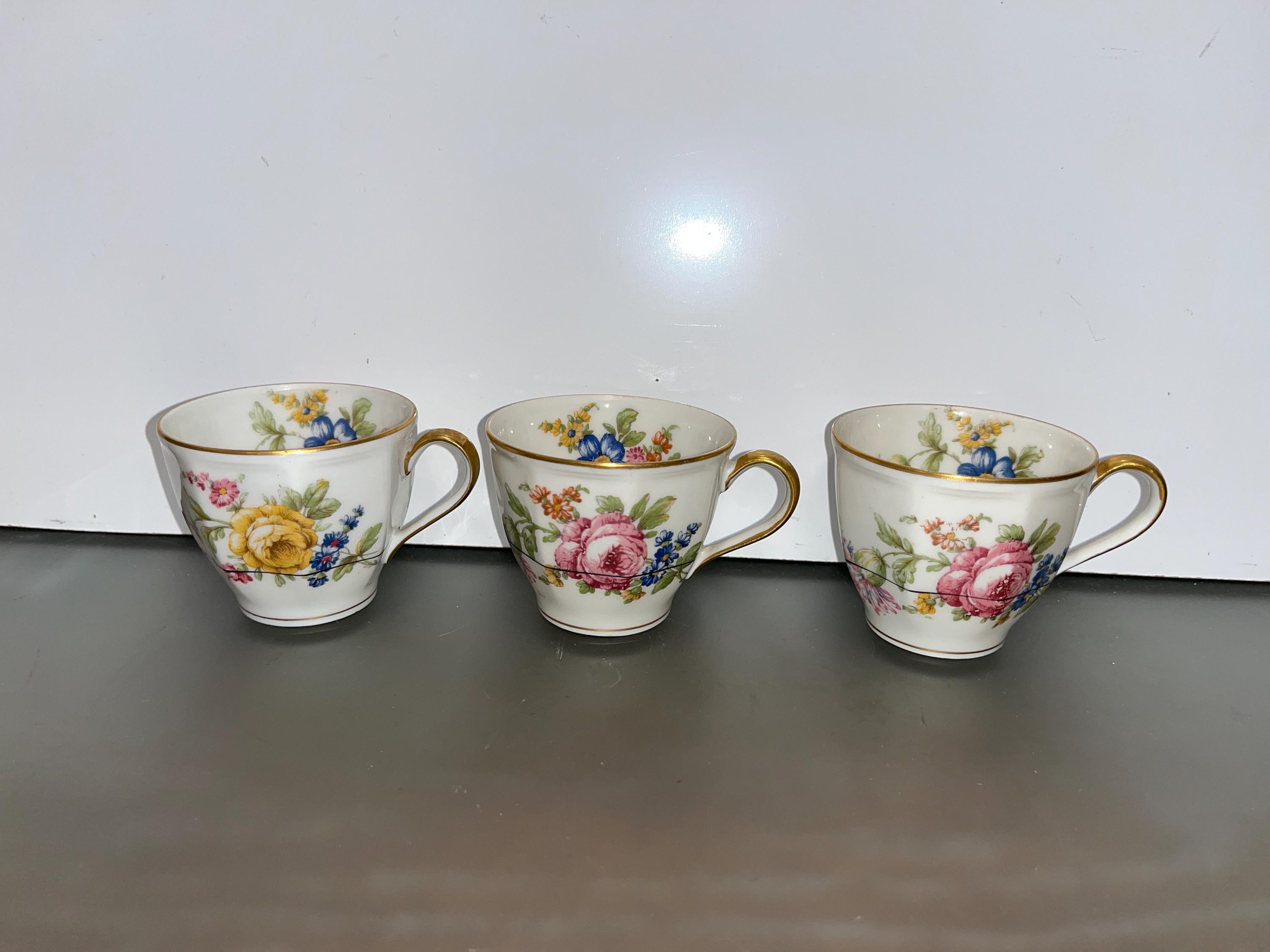 3 tazze e piattini da tazzina Haviland Limoges, tazzine da caffè con bordi dorati Haviland Limoges Rosegay, tazzine floreali Limoges