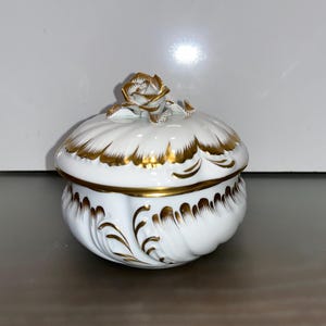 Vintage HEREND Bon Bon, Herend Gold Trim Bon Bon Box, Herend 4 1/2&quot; Candy with Lid, Herend Rose Finial,  Herend 6076 Candy Dish, Mint