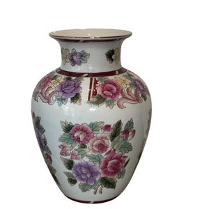 Antique Chinese Qing Dynasty Vase, Antique Chinese 9&quot; Vase, Qianlong Region Hand Painted Chinese Vase, Qing Chinese Floral Vase, Good