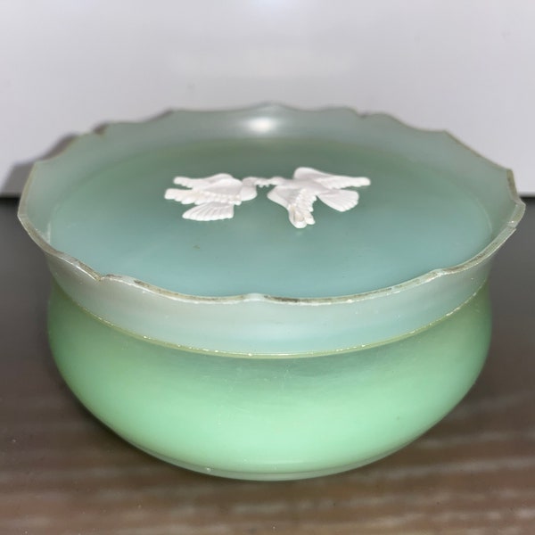 vintage boîte de poudre verte en plastique Avon, boîte vide de 6 po. de poussière Rapture Beauty Avon, Avon fabriqué aux États-Unis, pot de poussière de beauté Rapture vert menthe Avon