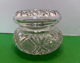 Antikes AEP-Schnittglas-Puderglas, antikes geschliffenes Glas-Eitelkeitsglas, Vintage-Puderglas mit Deckel, hochwertiges geschliffenes Glas 4 1/2 ""Waschglas, WOW."